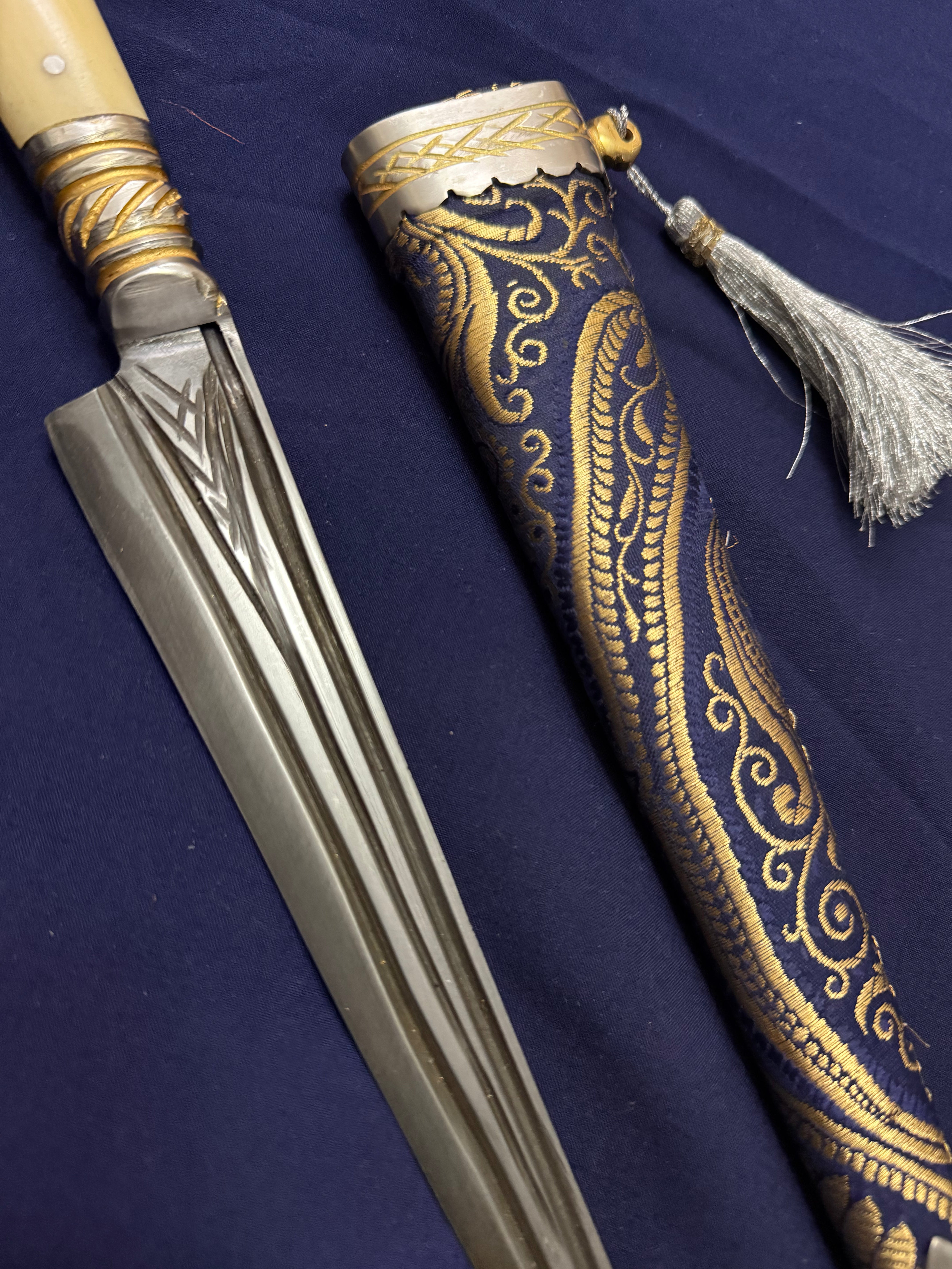 14" Blue Pattern Pesh Kabz