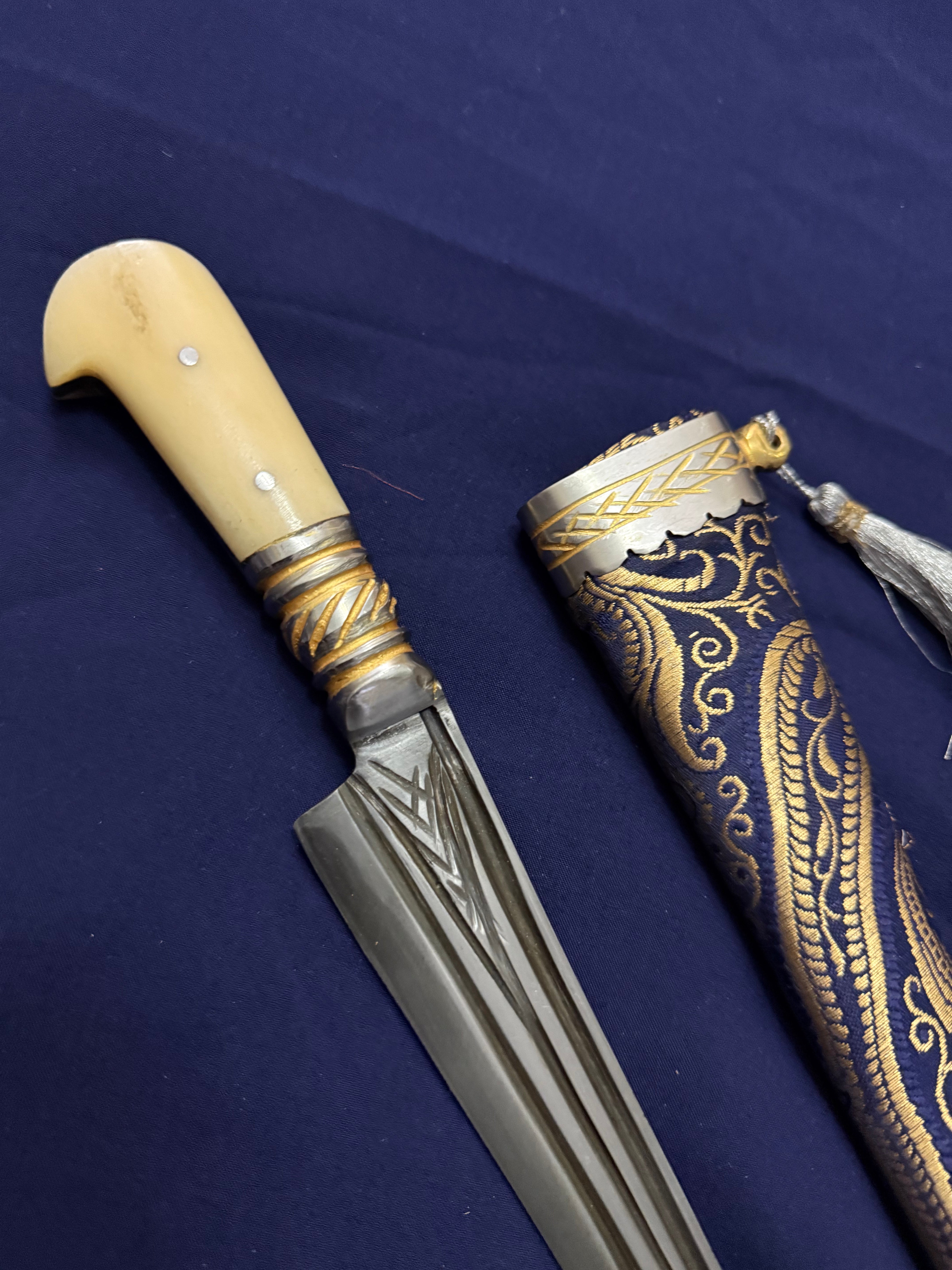 14" Blue Pattern Pesh Kabz